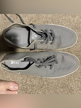 Nike Men’s Gray Canvas Lace-Up Sneakers
Size 11